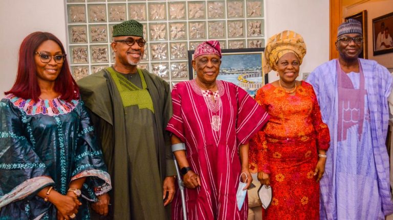 Photo as Governors celebrate with Osoba’s wife as she turns 70