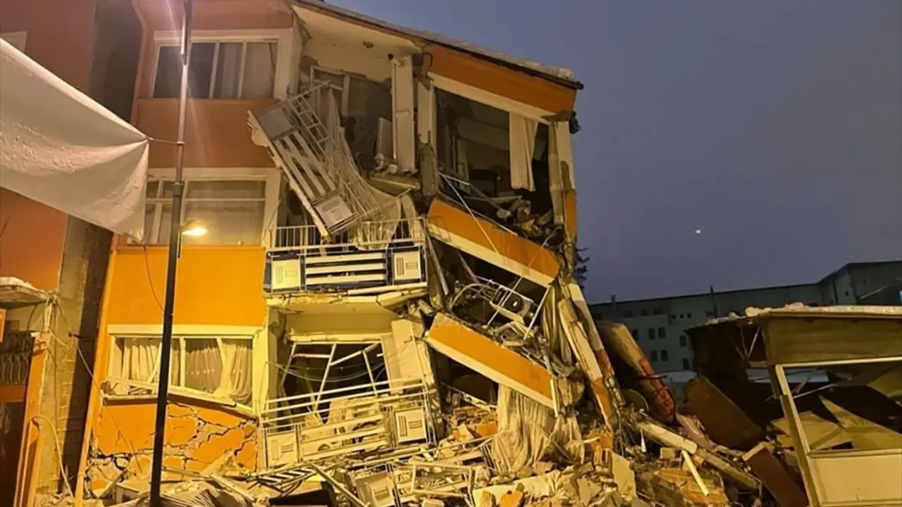 Türkiye’de şiddetli yağışlar depremzedeleri etkiledi